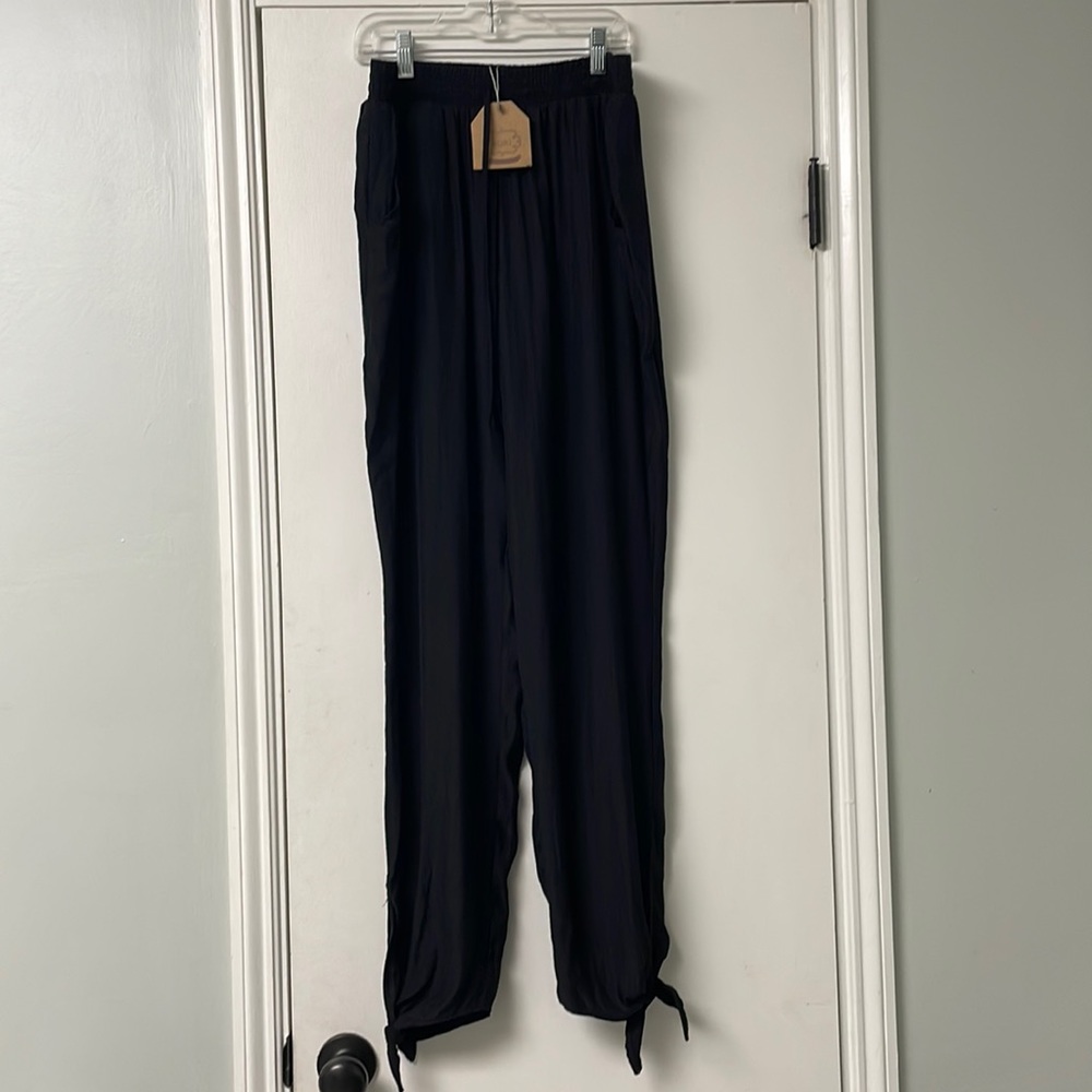 NWT Kori size medium black pant